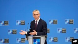 Tổng thư ký NATO Jens Stoltenberg phát biểu tại cuộc họp báo trước hội nghị các bộ trưởng quốc phòng tại trụ sở NATO ở Brussels, ngày 14/6/2023.