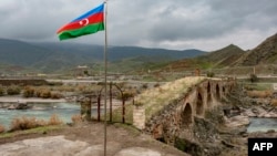 Güney Kafkasya’da önemli bir aktör haline gelen Azerbaycan, Nahçıvan Özerk Cumhuriyeti ile Azerbaycan’ı ve daha geniş kapsamda Türkiye ve Azerbaycan’ı birbirine bağlayacak Zengezur Koridoru’nu destekliyor. 