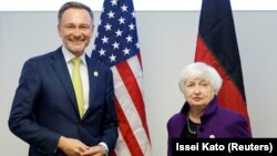 Bộ trưởng Tài chính Mỹ Janet Yellen (phải) và Bộ trường Tài chính Đức Christian Lindner tại Hội nghị G-7 ở Niigata, Nhật Bản, 12/5/2023. (REUTERS/Issei Kato)