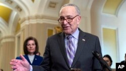 Lãnh đạo khối đa số Thượng viện Chuck Schumer phát biểu trong cuộc họp báo về an ninh biên giới, tại Điện Capitol ở Washington hôm 6/2.