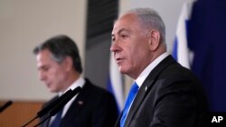 Thủ tướng Benjamin Netanyahu (phải) và Ngoại trưởng Mỹ, Antony Blinken, trong cuộc họp báo tại Israel.