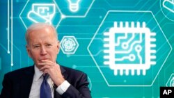 Tổng thống Mỹ Joe Biden tại một sự kiện về thúc đẩy ngành chip của Mỹ, ở Nhà Trắng, 9/3/2022 (ảnh tư liệu).