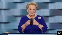 Bà Madeleine Albright, cựu Ngoại trưởng Mỹ, phát biểu tại Đại hội đảng Dân chủ tại Philadelphia ngày 26/7/2016.