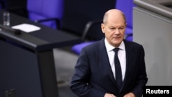 Almanya Federal Meclisi'nde yapılan oylamada Başbakan Olaf Scholz güvenoyu alamadı.