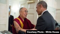 Tổng thống Obama tiếp tiến Đức Đạt Lai Lạt Ma tại Tòa Bạch Ốc, ngày 15 tháng 6, 2016.