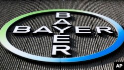 Logo Tập đoàn Bayer- Ảnh tư liệu (AP Photo/Markus Schreiber)