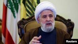 Phó thủ lĩnh Hezbollah của Lebanon, Sheikh Naim Qassem, phát biểu trong một cuộc phỏng vấn với Reuters tại vùng ngoại ô Beirut, ngày 6/6/2022.