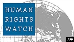 Trong một phúc trình năm 2011, tổ chức Human Rights Watch nói nhà cầm quyền Iran sử dụng tra tấn có hệ thống để ép cung
