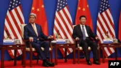 Ngoại trưởng Mỹ John Kerry và Chủ tịch Trung Quốc Tập Cận Bình