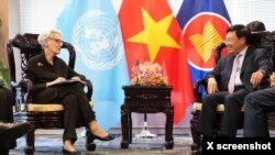 Thứ trưởng Ngoại giao Hoa Kỳ Wendy Sherman và Phó Thủ tướng Việt Nam Phạm Bình Minh, ngày 21/9/2022, tại New York. Photo: Twitter Wendy Sherman.