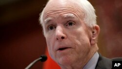 Thượng nghị sĩ Cộng hòa đại diện bang Arizona John McCain.