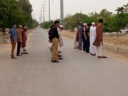 کرونا وائرس سے ہلاک ہونے والے شخص کی نمازِ جنازہ میں چند افراد کو ہی شرکت کی اجازت ہے۔