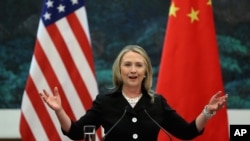 Ngoại trưởng Hoa Kỳ Hillary Rodham Clinton phát biểu trong cuộc họp báo tại Bắc Kinh, ngày 5/9/2012