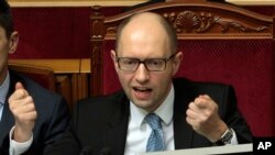 Thủ tướng Ukraine Arseniy Yatsenyuk yêu cầu Moscow chấp nhận và thực hiện chính sách không can thiệp vào đất nước ông