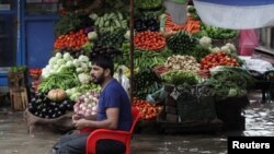 پاکستان میں ایک طبقہ سیلابی صورتحال کے دوران بھارت سے بنیادی ضرورت پر مبنی تجارتی روابط بحالی کے حق میں ہے ، ماہرین