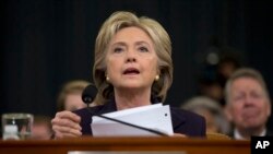 Ứng cử viên tổng thống Đảng Dân chủ, cựu Ngoại trưởng Hoa Kỳ Hillary Rodham Clinton tại phiên điều trần trước Ủy ban Quốc hội về vụ Benghazi ở Điện Capitol, Washington, ngày 22 tháng 10 năm 2015.