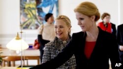 Thủ tướng Đan Mạch Helle Thorning-Schmidt tiếp đón Ngoại trưởng Hoa Kỳ Hillary Clinton