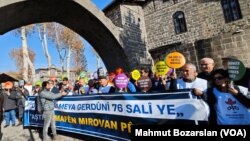 Yürüyüş, bir dönem faili meçhul cinayetlerin işlendiği yer olarak anılan İçkale’de son buldu.