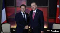 Fransa Cumhurbaşkanı Macron ile yaptığı telefon görüşmesinde Cumhurbaşkanı Erdoğan’ın, Beşar Esat'ın devrilmesinden sonra Fransa'nın Şam'a diplomat gönderme kararından memnun olduğunu söylediği bildirildi. 