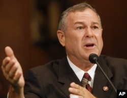 Dân biểu Dana Rohrabacher của đảng Cộng hòa trong một cuộc điều trần tại điện Capitol. Các nhà lập pháp Cộng hòa tin rằng nhà tù Guantanamo quan trọng hơn bao giờ hết.