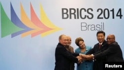 Nguyên thủ của Nga, Ấn Độ, Brazil, Trung Quốc và Nam Phi dự hội nghị thượng đỉnh BRICS ở Fortaleza, Brazil, 15/7/14