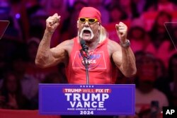 Trump'a seçim kampanyasında destek verenler arasında güreşçi Hulk Hogan da bulunuyor.