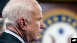 Ông John McCain được cho là muốn "xem các câu chuyện của người Bắc Việt".