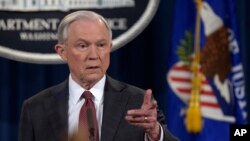 Bộ trưởng Tư Pháp Hoa Kỳ Jeff Sessions bị cáo buộc có liên lạc với phía Nga trong kì bầu cử Tổng thống năm ngoái. 