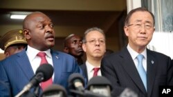 Ông Ban Ki-moon và Tổng thống Burundi Pierre Nkurunziza tại cuộc họp báo chung ở Bujumbura, ngày 23/2/2016.