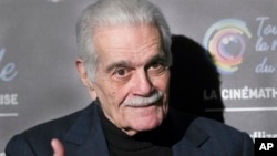 Ngôi sao điện ảnh Ai Cập Omar Sharif tại Paris hồi năm 2012. (AP/Jacques Brinon)