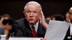 Bộ trưởng Tư pháp Jeff Sessions điều trần trước Ủy ban Tình báo Thượng viện ngày 13/6/2017 về vai trò của ông trong vụ sa thải Giám đốc FBI James Comey, các tiếp xúc của ông với người Nga trước bầu cử tổng thống Mỹ năm 2016 và tại sao ông không can dự vào cuộc điều tra Nga.