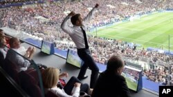 Phản ứng của Tổng thống Pháp Emmanuel Macron trong trận chung kết World Cup hôm 15/7.