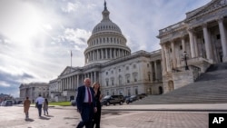 Senatör Van Hollen ve Senatör Graham ortak açıklama yayınlayarak, Türkiye’nin Suriye Demokratik Güçleri ile kalıcı ateşkesi ve silahtan arındırılmış bölgeyi kabul etmemesi halinde yaptırım için Kongre’ye yasa tasarısı sunmaya hazırlandıklarını bildirdi. 