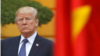 Tổng thống Mỹ Donald Trump được Thủ tướng Việt Nam Nguyễn Xuân Phúc tiếp đón tại Văn phòng Chính phủ ở Hà Nội, ngày 12 tháng 11, 2017.