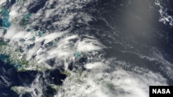 Foto Tanpèt Isaac yon satelit La NASA pran vandredi pandan li t ap vanse nan direksyon zile Ispaniola, yon zile Repiblik Dominkèn ak Ayiti pataje 