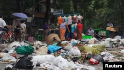 فوجی حکومت کے خلاف مظاہرین کی جانب سے سول نافرمانی کی تحریک چلائی جا رہی ہے۔