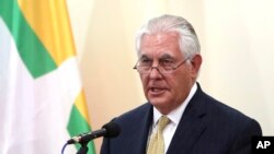 Ngoại Trưởng Hoa Kỳ Rex Tillerson phát biểu trong cuộc họp báo chung với Ngoại Trưởng Myanmar Aung San Suu Kyi tại Bộ Ngoại Giao ở Naypyitaw, Myanmar, ngày 15/11/2017. (AP Photo/Aung Shine Oo)