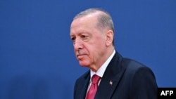 2003-2014 arasında Başbakan olarak görev yaptıktan sonra 10 Ağustos 2014’te ilk kez Cumhurbaşkanı seçilen Erdoğan, 24 Haziran 2018 ve 28 Mayıs 2023’te de cumhurbaşkanlığı seçimlerini kazanmıştı. 