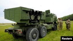 Hệ thống Pháo binh Rốc-két Cơ động Cao (HIMARS).