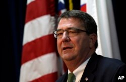 Bộ trưởng Quốc phòng Hoa Kỳ Ashton Carter.