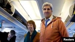 Ngoại trưởng Hoa Kỳ John Kerry và Ủy viên ngoại giao Liên hiệp Âu châu Catherine Ashton.