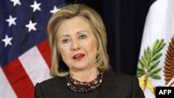 Ngoại trưởng Clinton nói rằng Hoa Kỳ không loại trừ chọn lựa nào để buộc chính quyền Libya chấm dứt đàn áp dã man nhân dân nước họ