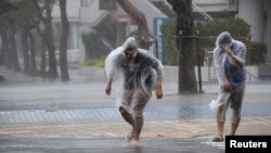 Bão Vongfong mang theo gió lớn và mưa to tới quần đảo Okinawa.