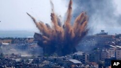 Israel không kích một tòa nhà tại Thành phố Gaza ngày 13/5/2021. 