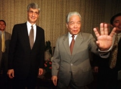 Bộ Trưởng Tài chánh Hoa Kỳ Robert Rubin và Tổng Bí thư Đỗ Mười ngày 8/4/1997.