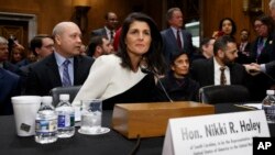 Thống đốc bang South Carolina Nikki Haley chuẩn bị cho phiên điều trần tại Điện Capitol, Washington, 18/1/2017.