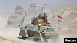 Lực lượng Peshmerga tiến đánh phiến quân Nhà nước Hồi giáo từ phía Tây thành phố Mosul, Iraq, ngày 18 tháng 10 năm 2016. 