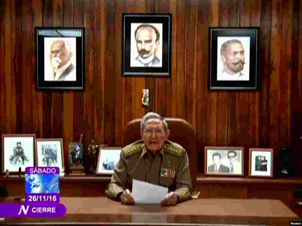 Chủ tịch Cuba Raul Castro loan tin anh trai Fidel Castro qua đời trong một hình ảnh chụp từ truyền hình nhà nước ở Havana, Cuba, ngày 26 tháng 11, 2016. &nbsp;