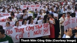 Reuters, hãng tin Anh có văn phòng đại diện ở Việt Nam, cũng đưa tin về các cuộc tuần hành ở miền Trung. Hãng này dẫn lời các nhân chứng nói rằng “hàng nghìn người đã tham gia cuộc tuần hành ôn hòa” “kéo dài 2 giờ đồng hồ” ở Hà Tĩnh để phản đối Luật Đặc khu và Luật An ninh Mạng. Reuters cũng đề cập tới việc an ninh được tăng cường ở các địa điểm công cộng.