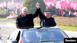 Lãnh đạo Triều Tiên Kim Jong Un và Chủ tịch Cuba Miguel Diaz-Canel tại Bình Nhưỡng ngày 5/11/2018.